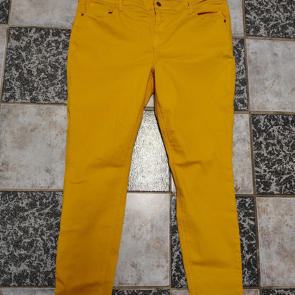 Old Navy Yellow Women's Jeans!